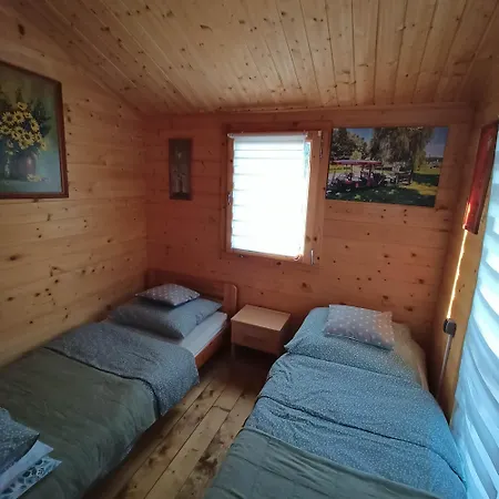 Nyaraló Przy Kamiennym Domku *